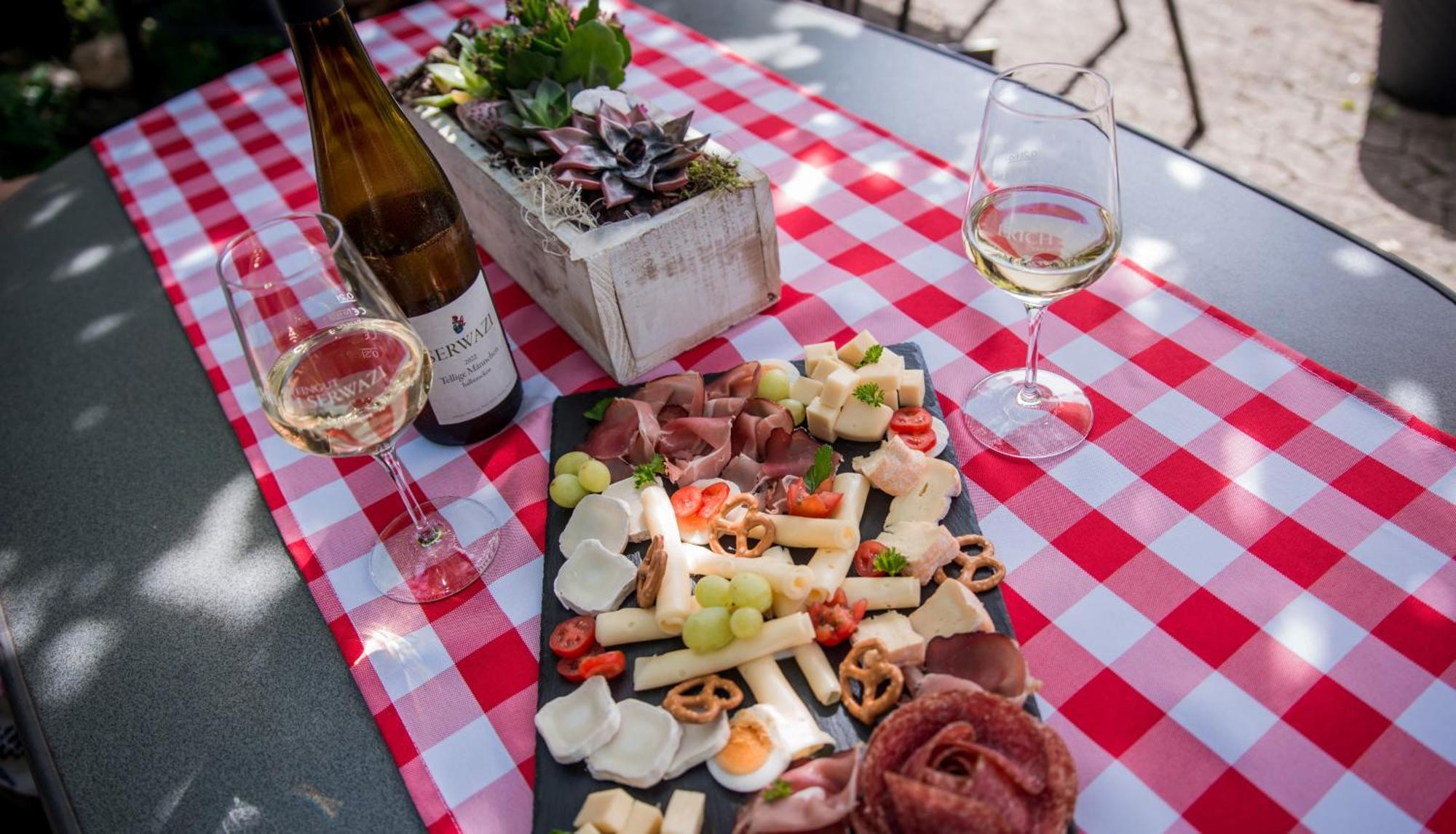 Weingut Erich Serwazi ميسينيش المظهر الخارجي الصورة